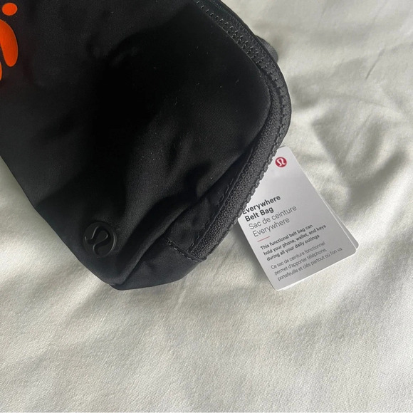 🆕 Lululemon Everywhere Belt Bag - Pride - Picture 3 of 6